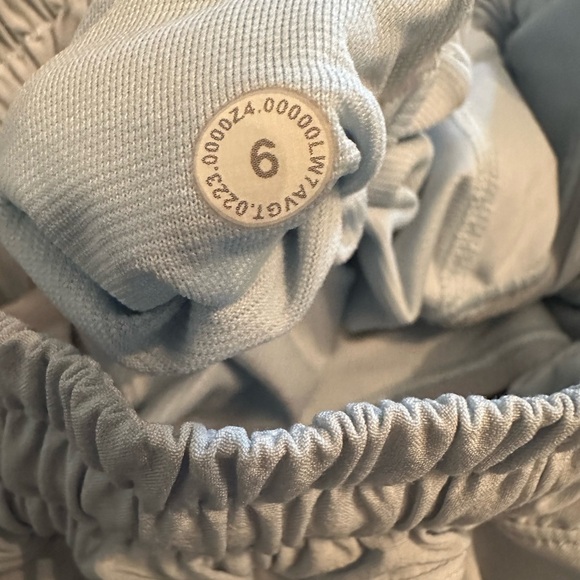 Lululemon Hotty Hot 4” Short in dusty blue in size 6. - Picture 3 of 3